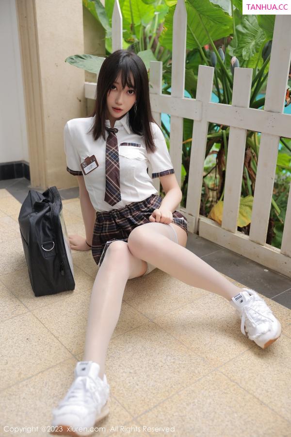 玥儿玥  [XiuRen]高清写真图 2023.02.20 No.6292 玥儿玥er 短裙美腿第11张图片